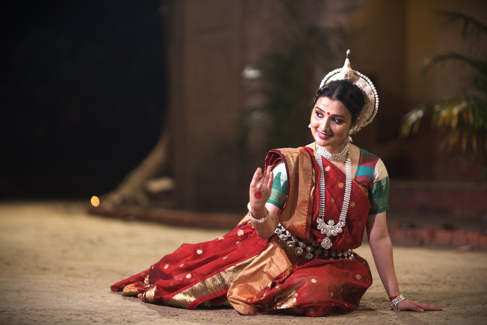 Sita Kadam-Zope performing Odissi at a temple
